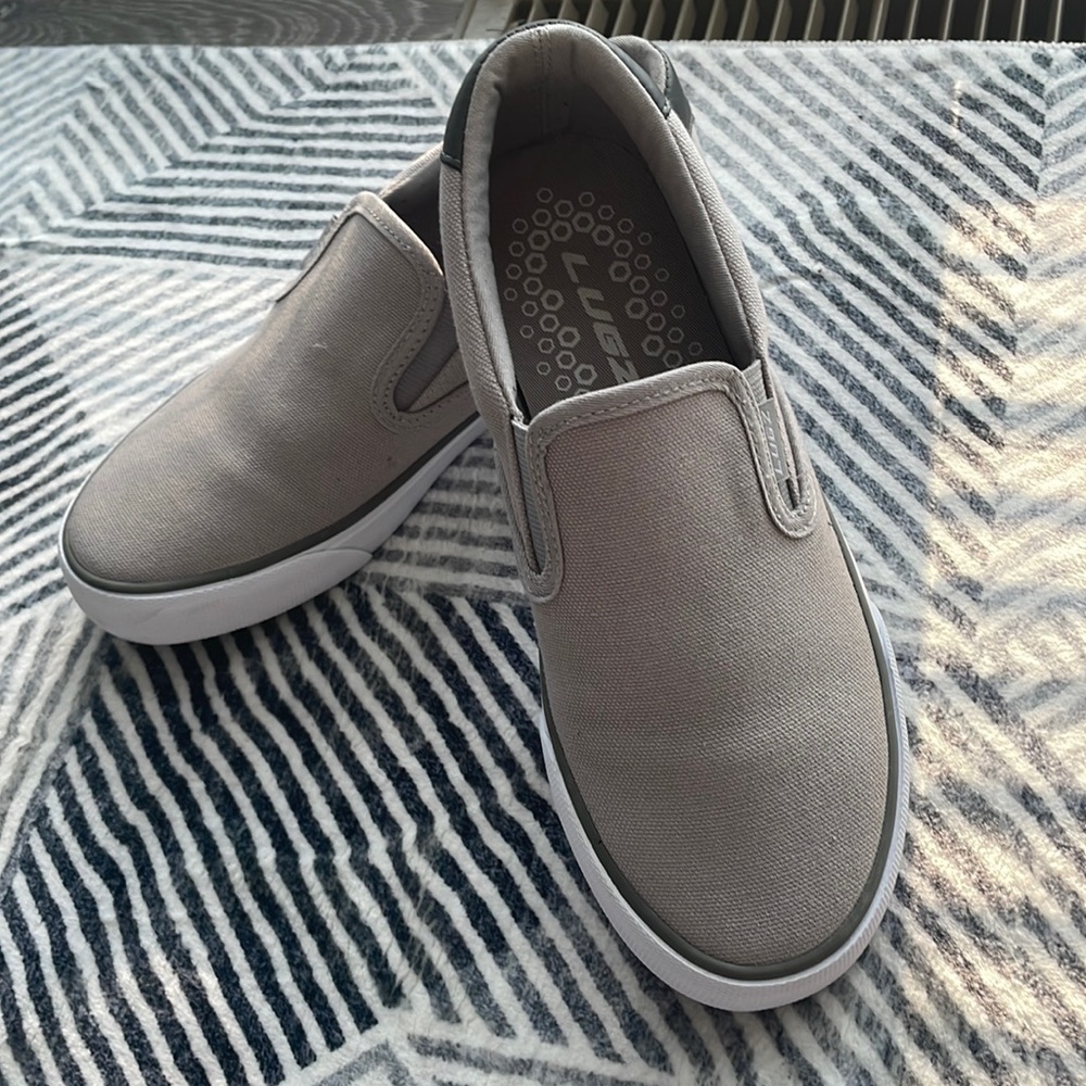 Lugz Unisex slip on.